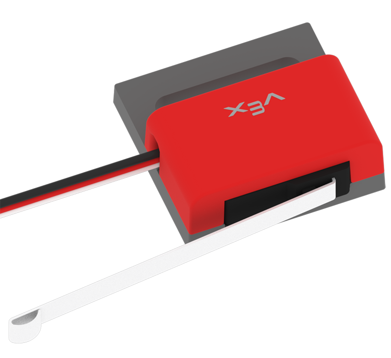 V5 ワークセル ストレージ システムの図。キャリアおよび技術教育 (CTE) 環境におけるツールと資材の整理されたストレージ ソリューションを示し、効率的なスペース利用とアクセス性を強調しています。