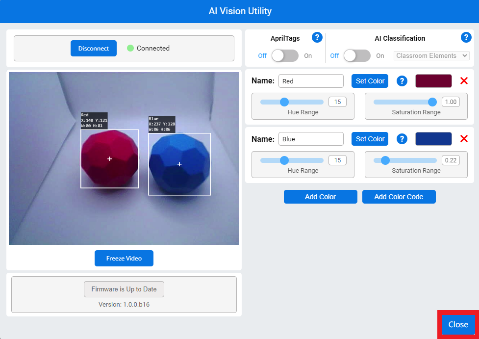 Utilitário de Visão IA com duas assinaturas de cor definidas, uma lê vermelho e a outra lê azul. A transmissão de vídeo mostra agora uma Buckyball azul posicionada perto da vermelha de antes. O botão Fechar está destacado no canto inferior direito.