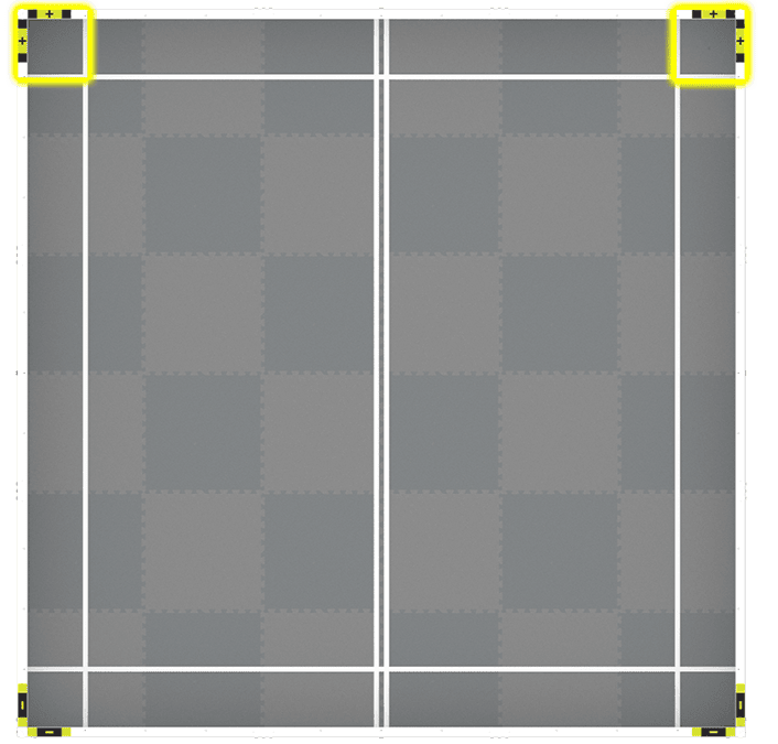 Diagrama ilustrando os componentes e características de design de um robô de competição V5, mostrando várias peças e suas funções dentro da estrutura do robô.
