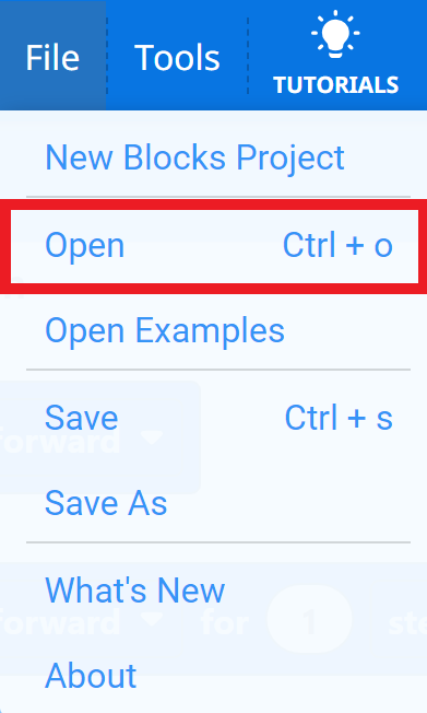 Thanh công cụ VEXcode GO với menu File mở và tùy chọn Open được tô sáng. Mở là tùy chọn thứ hai trong menu, bên dưới Dự án khối mới. Bạn cũng có thể sử dụng phím tắt Control với phím chữ O để mở một dự án.