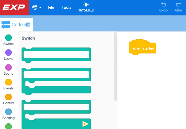 L'interface VEXcode a été agrandie sur le coin supérieur gauche, affichant le logo EXP à l'extrême gauche de la barre d'outils.
