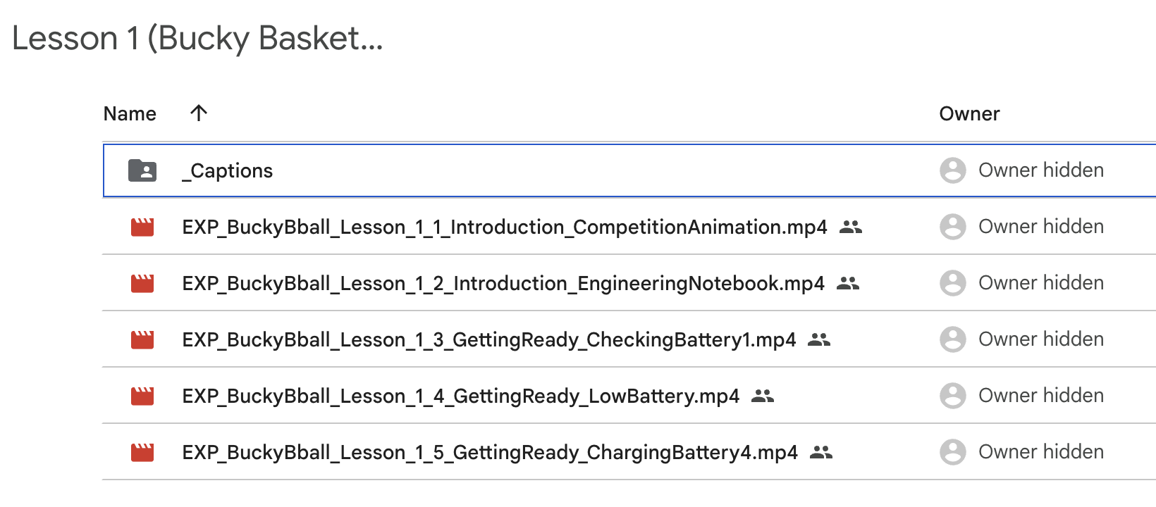 EXP Bucky Basketball Lesson 1 비디오 폴더가 Google Drive에서 열렸습니다. 폴더 안에는 해당 수업의 각 비디오에 해당하는 비디오 파일과 수업의 캡션 파일 폴더가 있습니다.