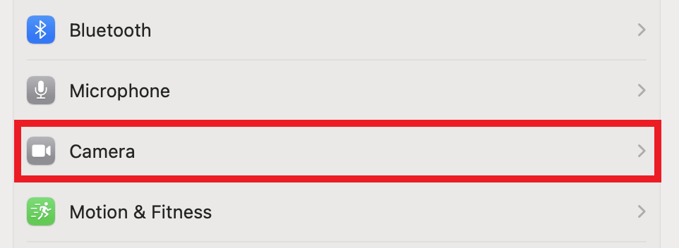 L'option Appareil photo est mise en surbrillance, indiquant ce qu'il faut sélectionner pour mettre à jour les autorisations.