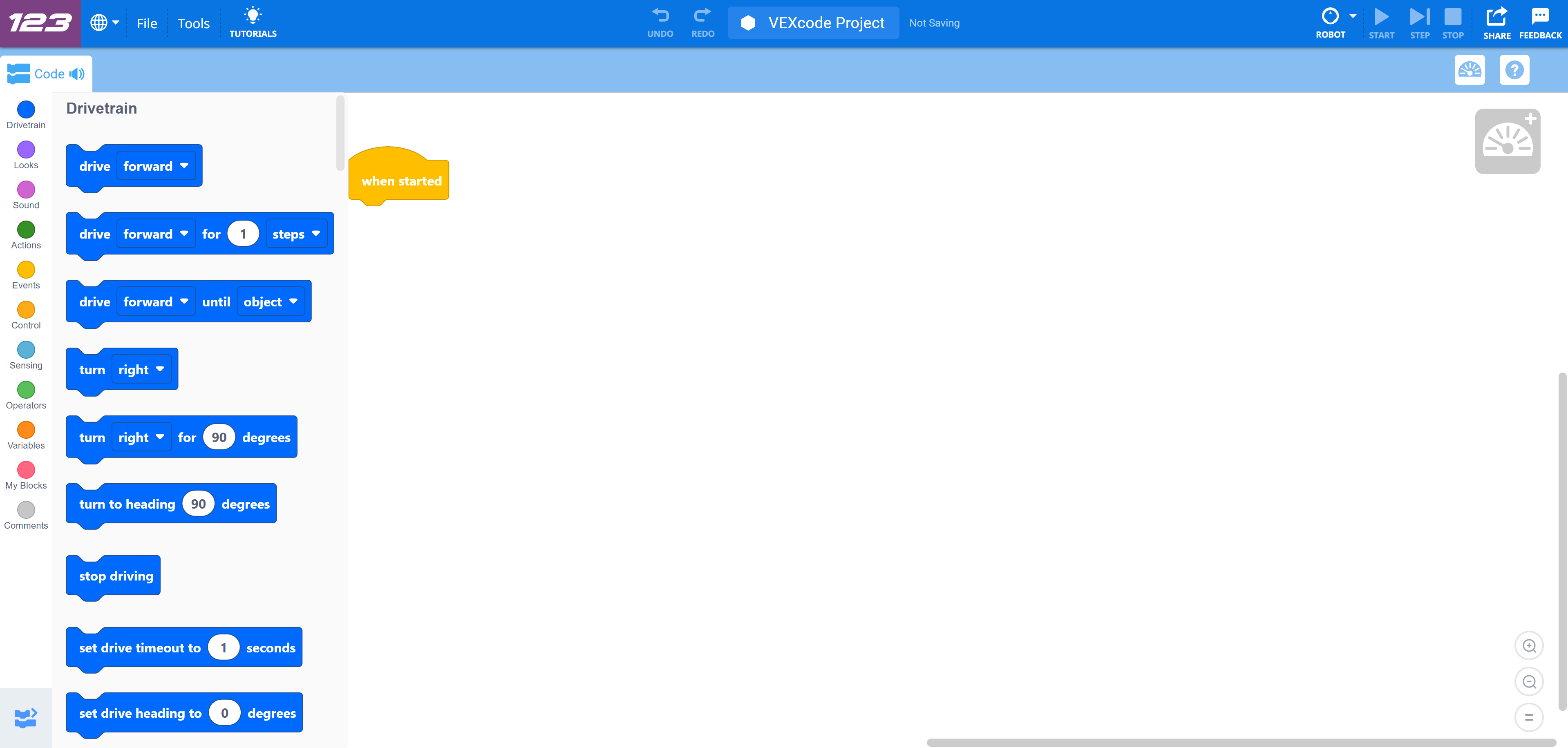 コーディング領域に黄色の開始時ブロックがあり、左側に前進、右折、運転停止のオプションを含む青色のドライブトレイン ブロックのリストがある VEXcode 123 ワークスペース。 上部のメニューには、VEXcode プロジェクトと、コードの実行および保存用のコントロールが表示されます。