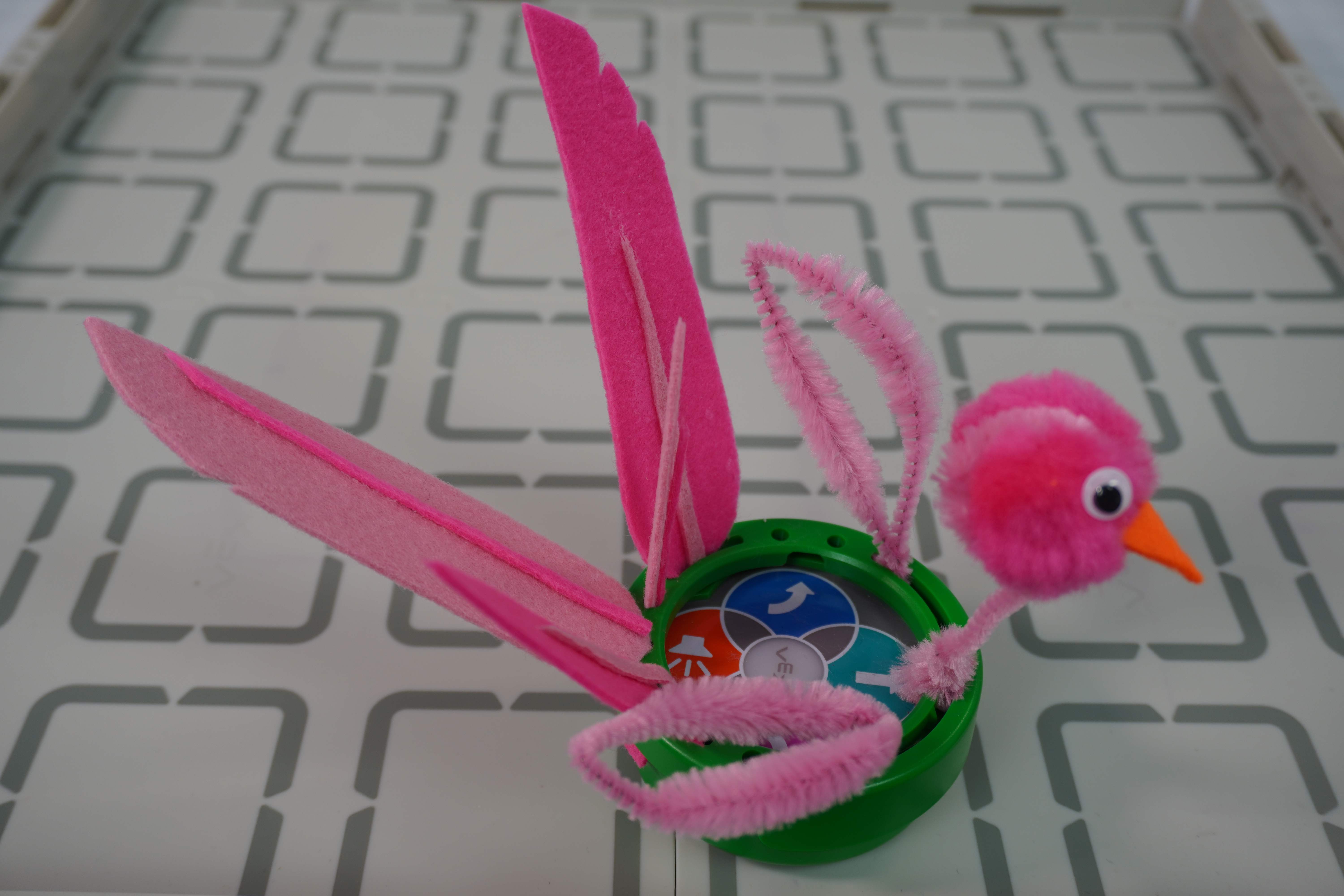 Sivukuva esimerkki eläinkuviosta flamingosta, joka on kiinnitetty Art Ringiin.