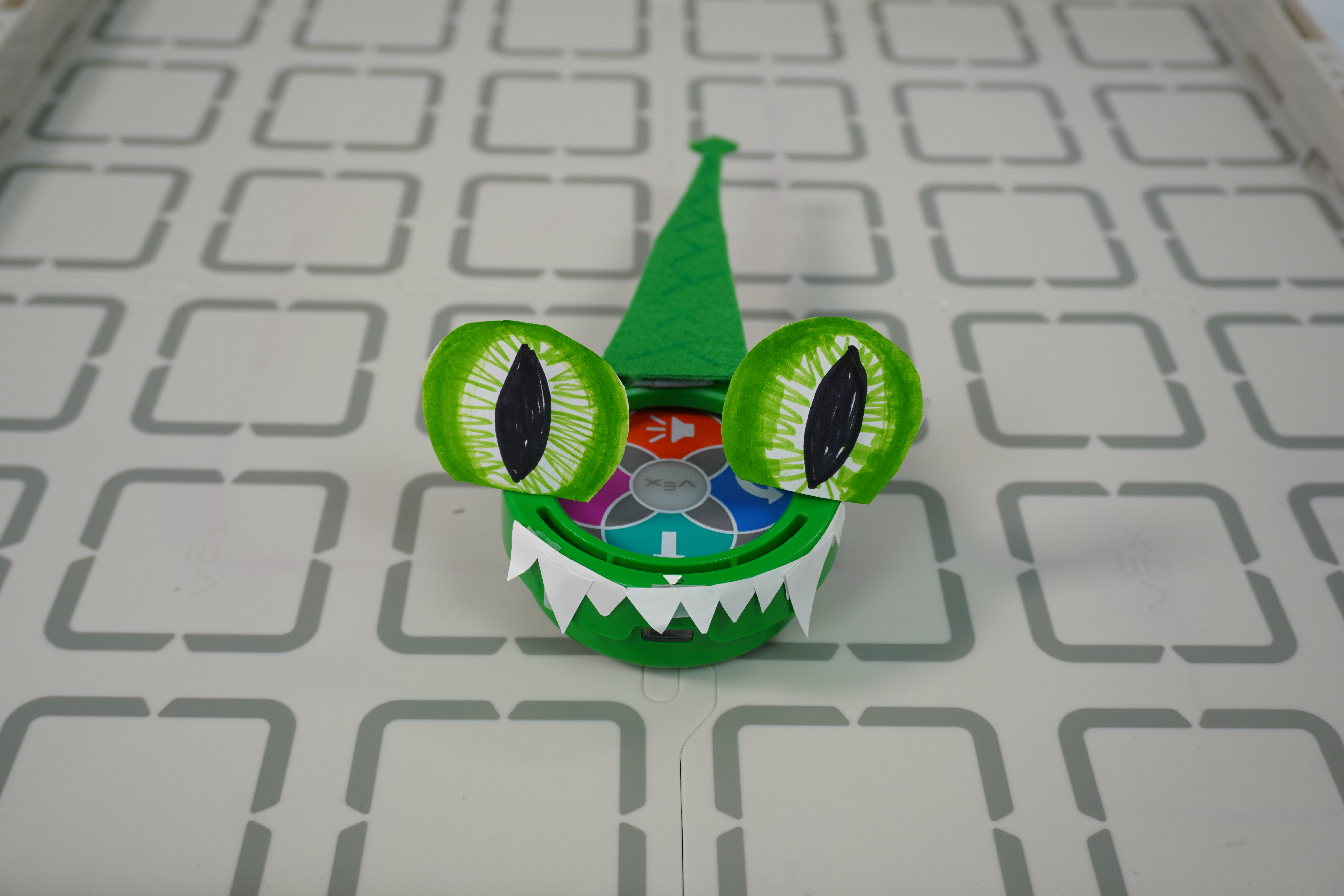 Exemple de conception de créature composée d'un monstre avec des dents attachées à l'anneau d'art.