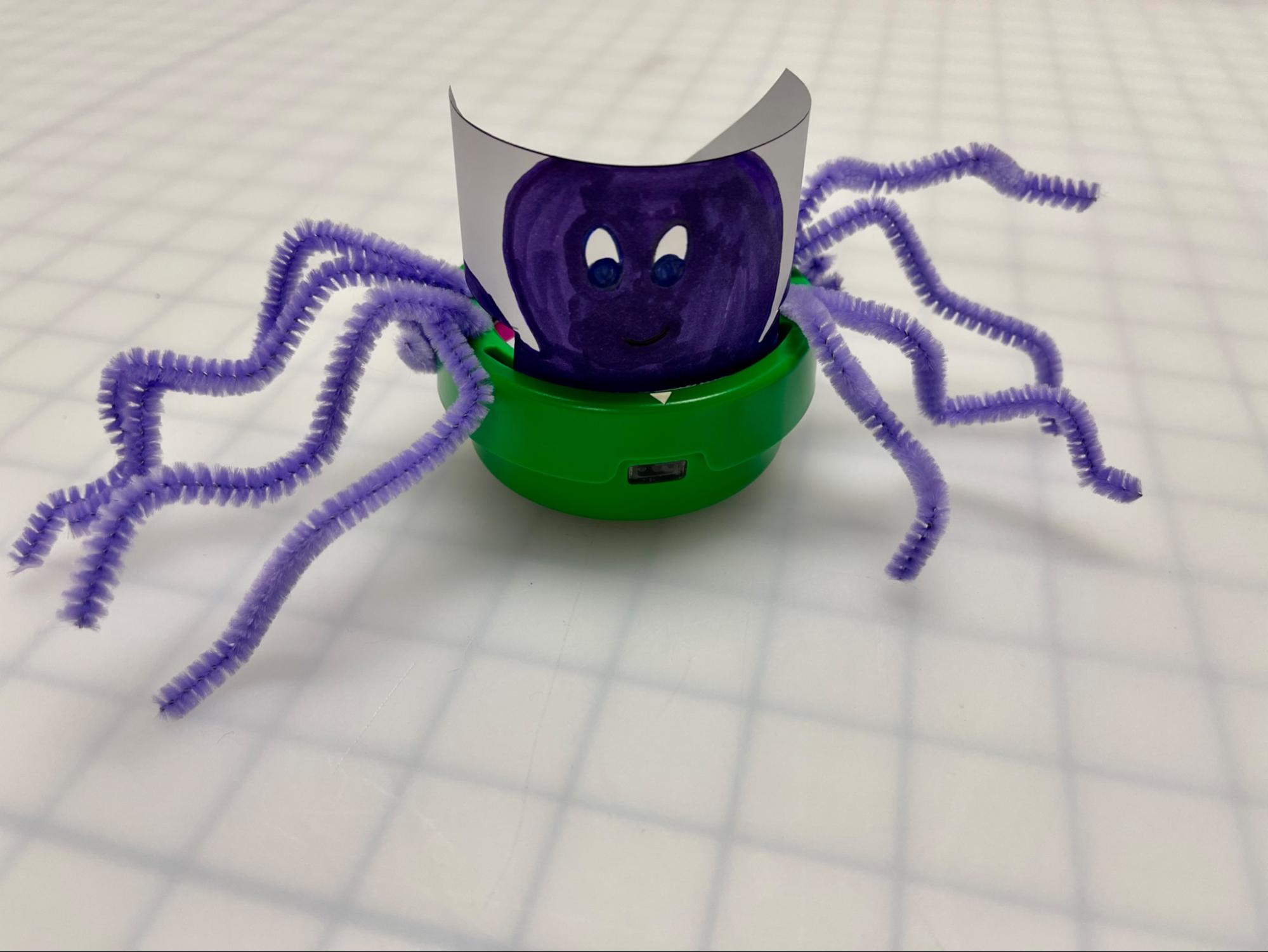 Exemplo de desenho de um polvo feito com recurso ao Alternate Art Ring Canvas para a cabeça e os limpa-cachimbos atuarem como tentáculos.