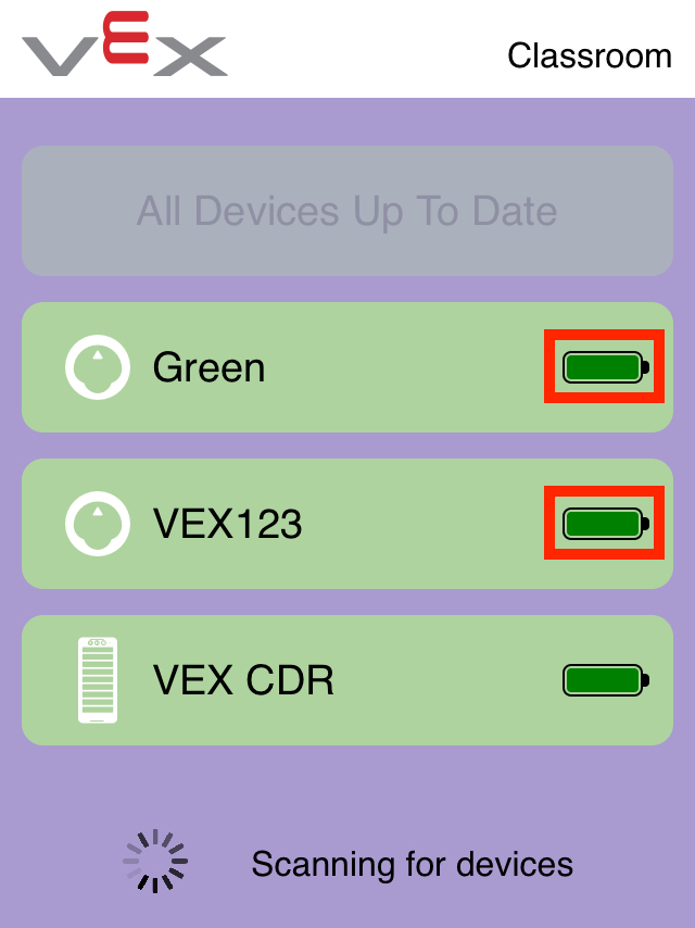Screenshot der VEX Classroom App mit verschiedenen verbundenen VEX-Geräten in einer Liste. Bei jedem 123-Roboter ist das Batteriesymbol rechts neben seinem Namen hervorgehoben.