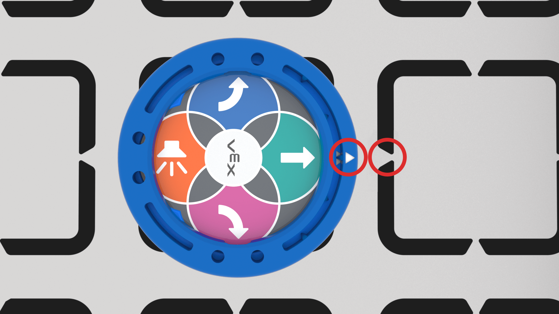 Vue de haut en bas du robot 123 sur une tuile de champ, montrant comment la flèche avant du robot s'aligne avec l'encoche de la flèche sur les cases de la tuile de champ pour aider à orienter correctement le robot.