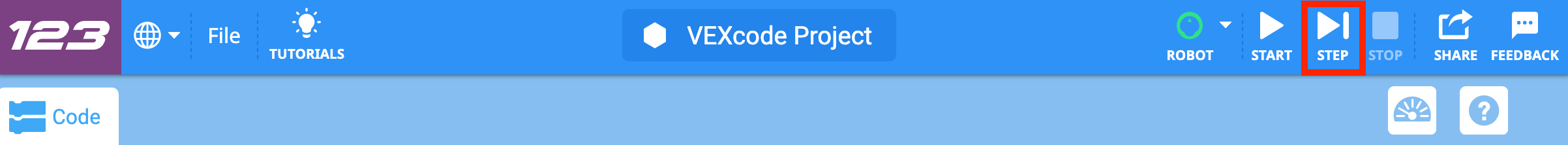 VEXcode 123 rīkjosla ar ikonu Step, kas iezīmēta starp ikonām Sākt un Beigt.