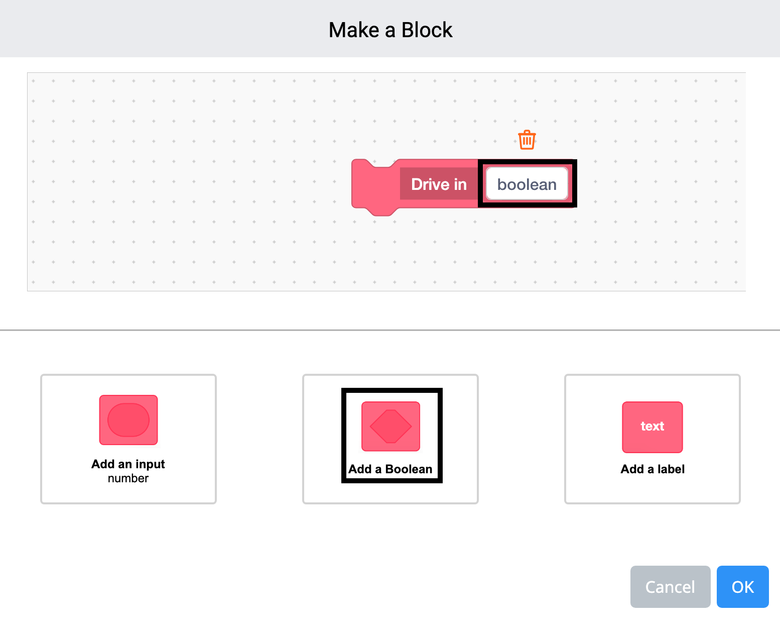 تم فتح قائمة VEXcode 123 Make a Block وتم تعيين اسم الكتلة على Drive in. تمت إضافة حقل إدخال منطقي إلى الكتلة ويتم تمييزه الآن.