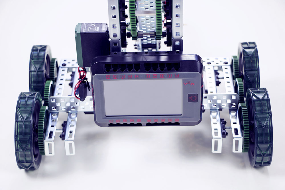 แผนภาพแสดงส่วนประกอบฮาร์ดแวร์ของไมโครคอนโทรลเลอร์ VEX Cortex รวมไปถึงการเชื่อมต่อสำหรับเซ็นเซอร์และมอเตอร์ ซึ่งเป็นสิ่งสำคัญสำหรับการออกแบบและการเขียนโปรแกรมโครงการหุ่นยนต์