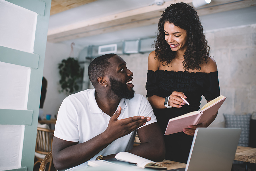 প্রতিটি ধরণের তহবিলের জন্য লেবেলযুক্ত বিভাগ সহ অনুদান, বৃত্তি এবং ঋণ সহ শিক্ষামূলক প্রোগ্রামের জন্য বিভিন্ন অর্থায়নের উত্সগুলি চিত্রিত করে।