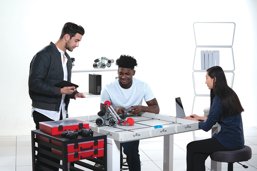 Öğrencilere robotik ve mühendislikle ilgili kavramları göstermek için tasarlanmış, etiketli bileşenlerle renkli bir diyagram sunan VEX EXP eğitim materyalleri.