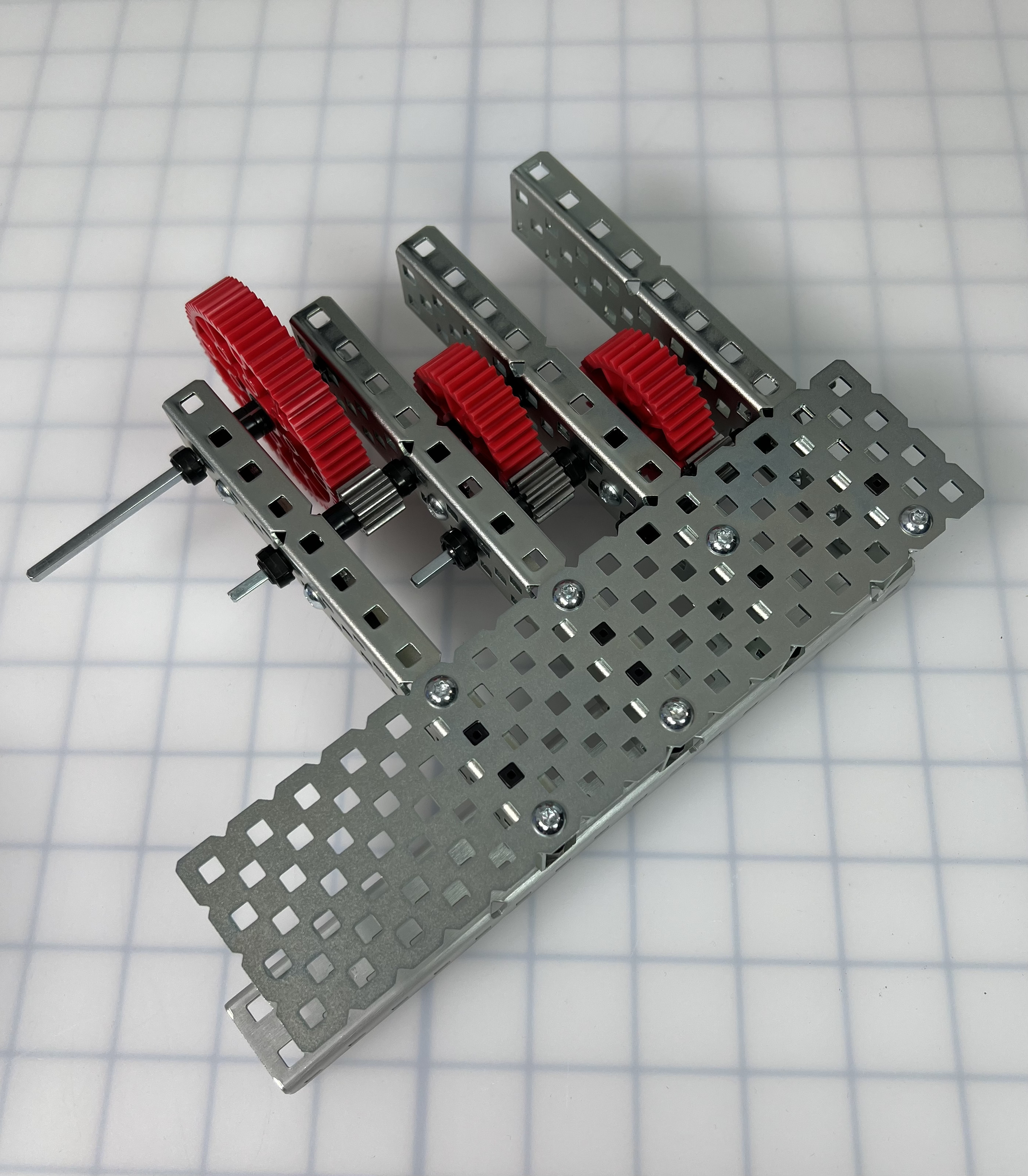 Örnek olarak, birbiri ardına bağlanmış üç vites koluna sahip özel EXP Gear Box yapımı.