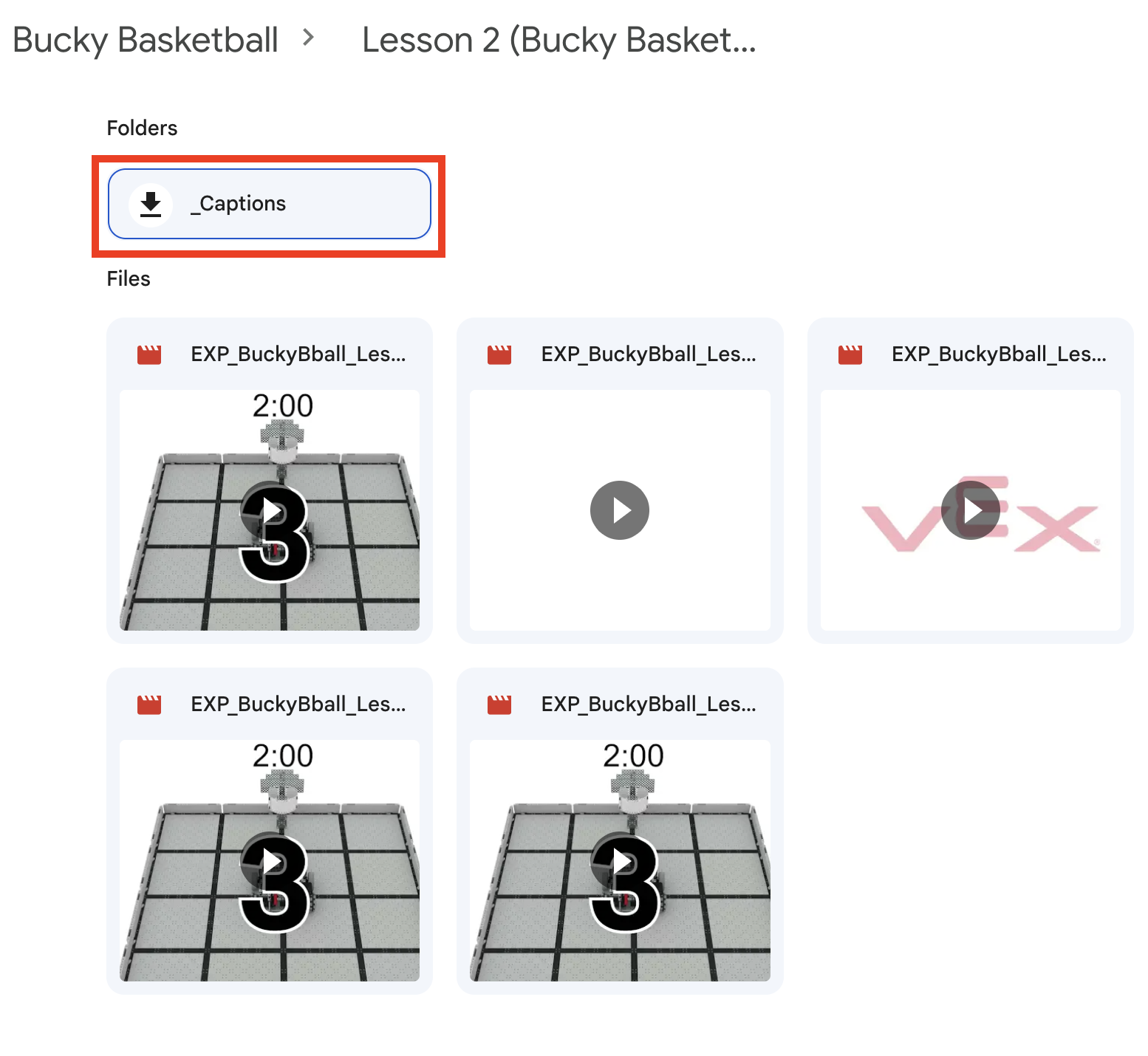 Folder z filmami EXP Bucky Basketball Lesson 2 otwarty na Dysku Google. Wewnątrz znajduje się folder o nazwie Captions, który jest podświetlony.