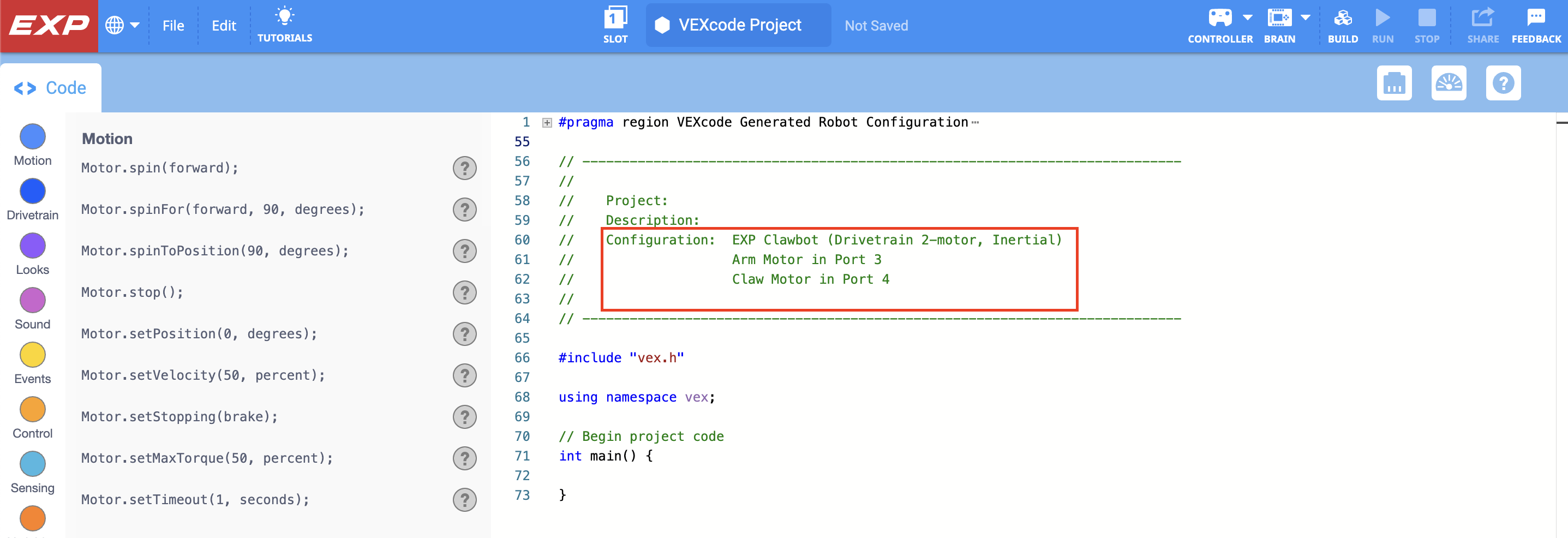 Үлгі жобасымен VEXcode EXP ашылды және оның Конфигурация түсініктеме өрісі бөлектелген. Бұл үлгі бірнеше құрылғыларды пайдаланады және әрбір құрылғы жаңа жолда тізімделеді.