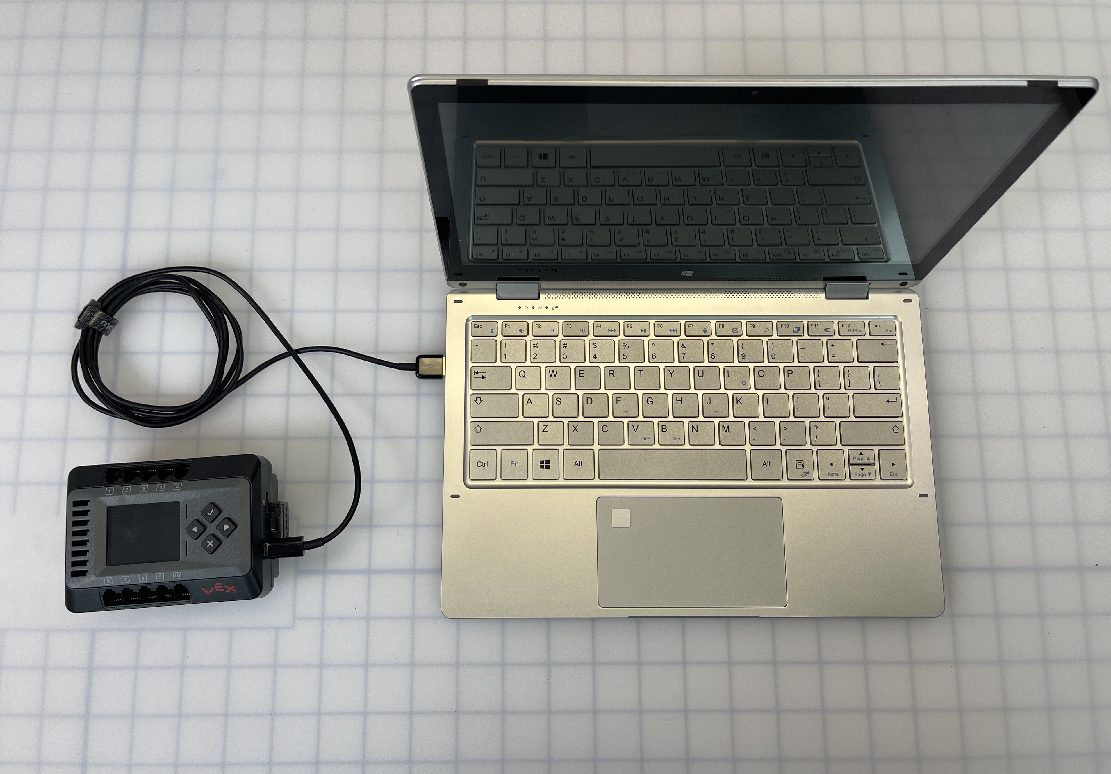 Beyin USB kablosuyla dizüstü bilgisayara bağlandı.