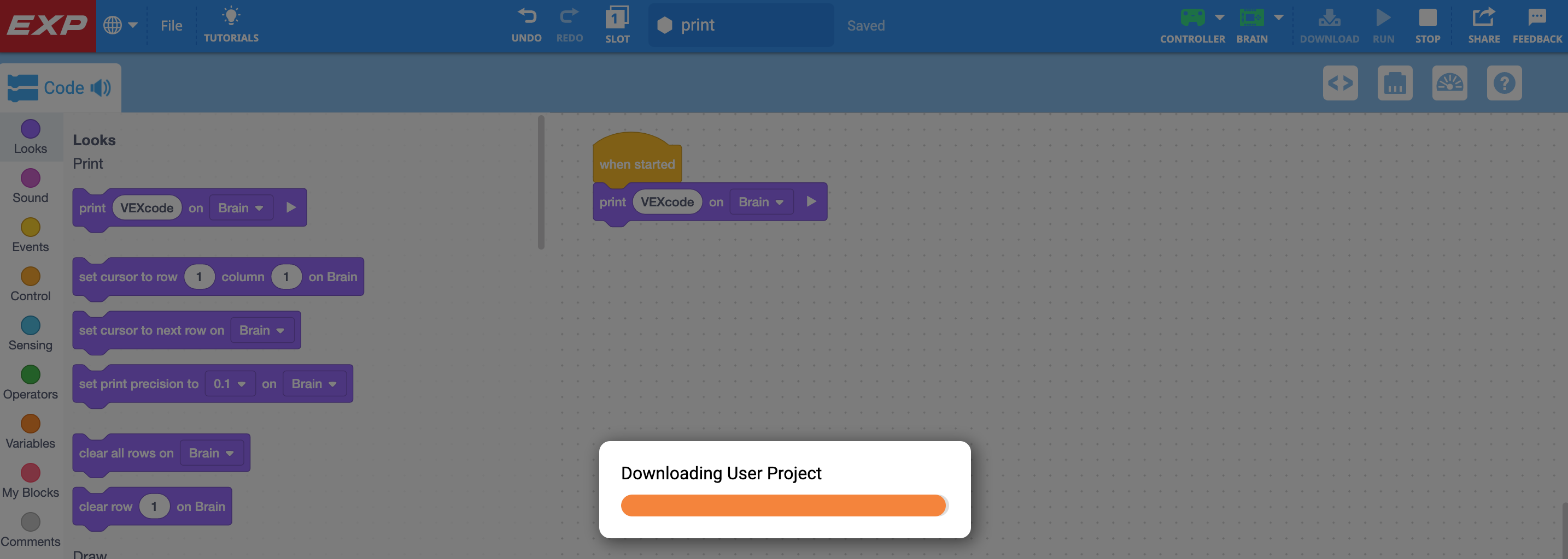 VEXcode EXP Mengunduh prompt Proyek Pengguna dengan bilah kemajuan yang menunjukkan pengunduhan masih berlangsung.