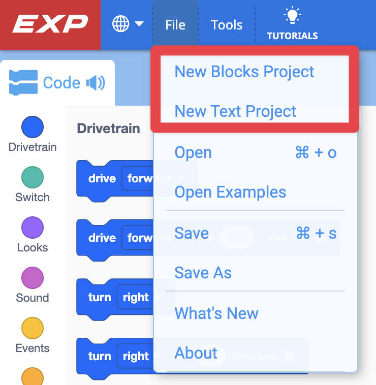 Panel nástrojů VEXcode EXP s otevřenou nabídkou Soubor a zvýrazněnými možnostmi Nový blokový projekt a Nový textový projekt. První dvě možnosti v nabídce jsou Nový blokový projekt a Nový textový projekt.