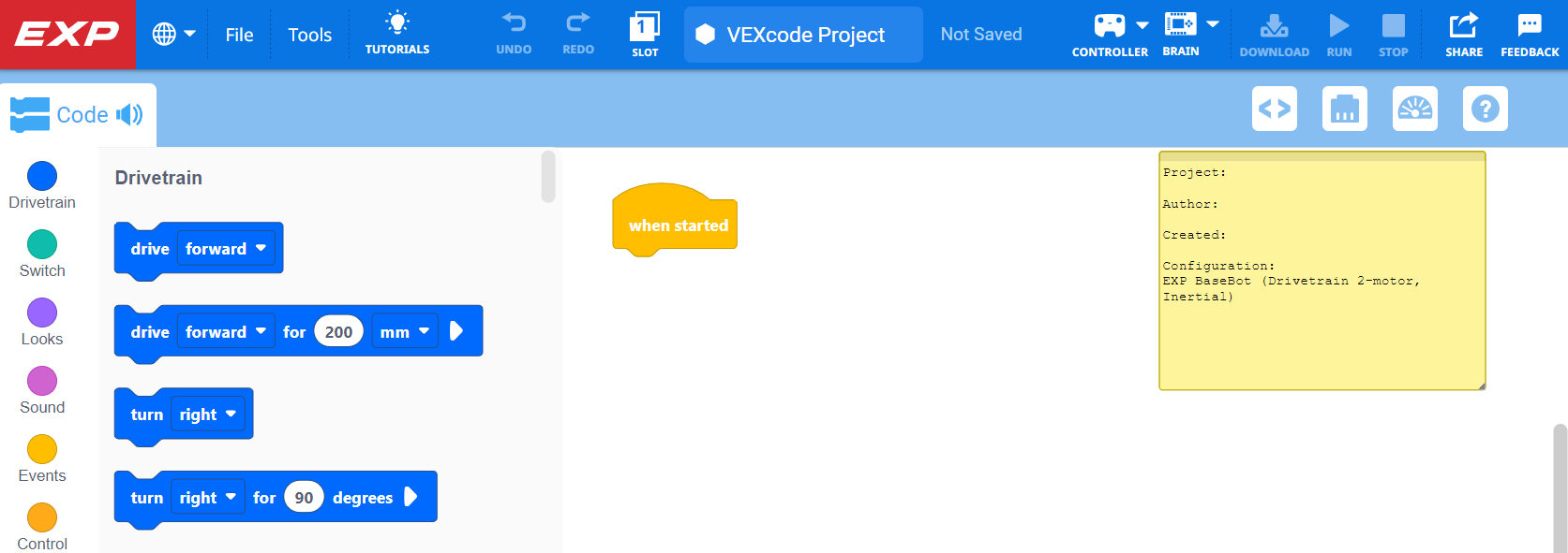 テンプレート サンプル プロジェクトが開かれた VEXcode EXP。構成されたデバイスと、プロジェクトの説明を含むメモが含まれています。
