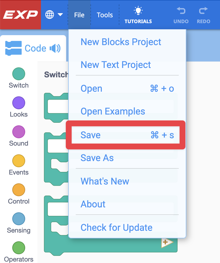 Barre d'outils VEXcode EXP avec le menu Fichier ouvert et l'option Enregistrer sélectionnée. L'option « Enregistrer » est la cinquième du menu, sous « Nouveau projet de blocs », « Nouveau projet de texte », « Ouvrir » et « Ouvrir des exemples ».