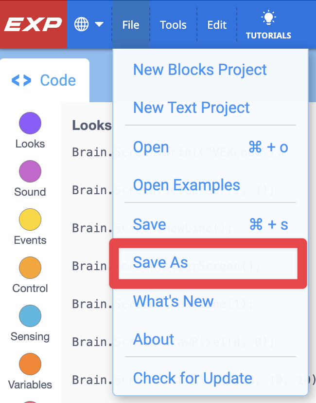 VEXcode EXP rīkjosla ar atvērtu izvēlni Fails un iezīmētu opciju Saglabāt kā. Saglabāt kā ir sestā opcija izvēlnē zem Jauns bloku projekts, Jauns teksta projekts, Atvērt, Atvērt piemērus un Saglabāt.