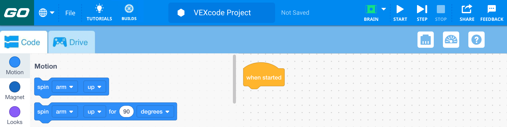 VEXcode GO dengan ikon Otak pada Bilah Tugas menyala hijau untuk menunjukkan bahwa robot terhubung, dan Kotak Alat Blok terbuka ke kategori Gerakan.