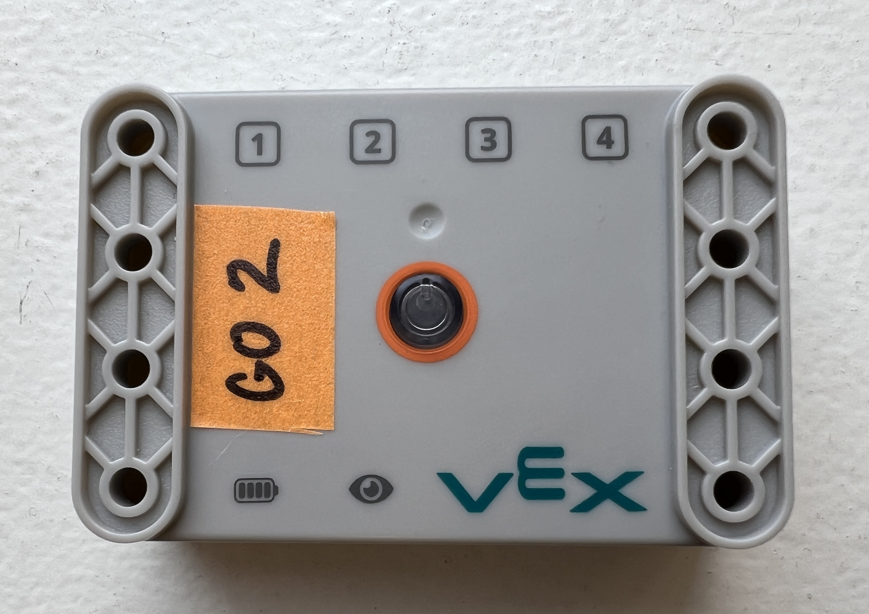 GO 2 деп белгіленген таспа белгісі бар GO Brain.