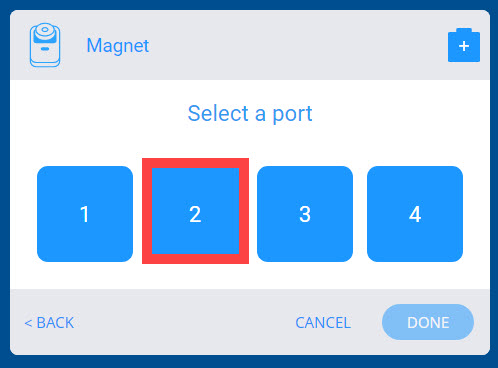 Menu urządzeń VEX GO po wybraniu opcji Silnik. Znajduje się tam lista 4 inteligentnych portów robota, a port o numerze 2 jest podświetlony, aby można go było przypisać do nowego silnika.