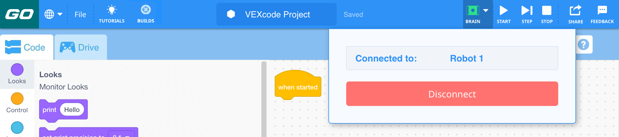 VEXcode GO ar zaļu smadzeņu ikonu rīkjoslā, kas norāda, ka Brain ir izveidojies savienojums.