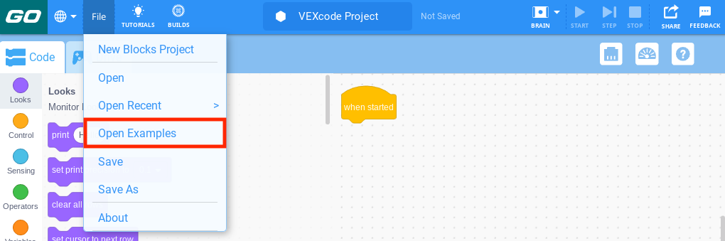 파일 메뉴가 열려 있고 예제 열기 옵션이 강조 표시된 VEXcode GO 도구 모음입니다. 예제 열기는 새 블록 프로젝트, 열기, 최근 항목 열기 아래의 메뉴의 네 번째 옵션입니다.