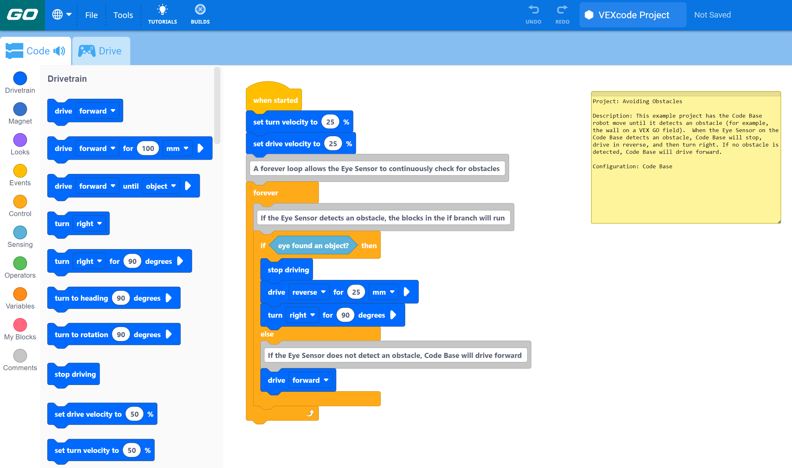 VEXcode GO s otevřeným vzorovým projektem, včetně zásobníku kódových bloků a poznámky s popisem projektu.