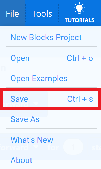 Barra degli strumenti VEXcode GO con il menu File aperto e l'opzione Salva evidenziata. Salva è la quarta opzione nel menu, sotto Nuovo progetto di blocchi, Apri e Apri esempi. Per salvare un progetto è possibile utilizzare anche un tasto di scelta rapida del tasto di controllo con la lettera S.