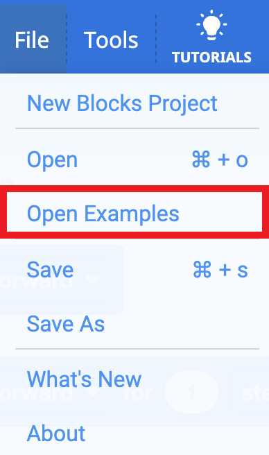 VEXcode GO rīkjosla ar atvērtu izvēlni Fails un iezīmētu opciju Atvērt piemērus. Atvērt piemērus ir trešā opcija izvēlnē zem New Blocks Project un Open.