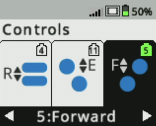 O ecrã do cérebro é apresentado no menu de controlos com o motor do eixo F selecionado. Um ícone verde de Smart Port indica que existe um Motor ligado à porta 5 que será controlado pelo eixo F.