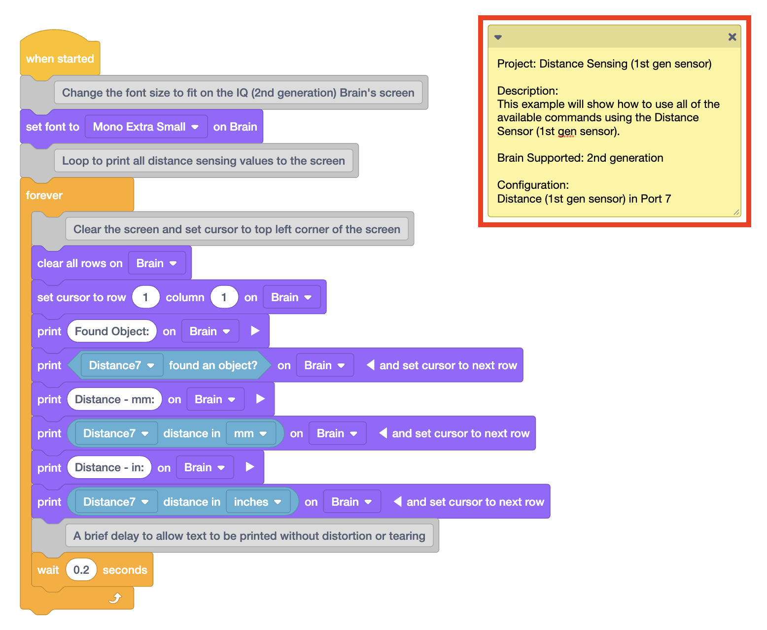VEXcode IQ ar paraugprojektu, kas atvērts no kategorijas Sensing, tostarp koda bloku kaudze un piezīme ar projekta aprakstu. Piezīme ir izcelta.