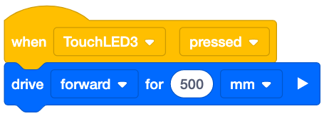 Projekt bloků VEXcode IQ, který používá blok When Touch LED k ujetí 500 mm při každém stisknutí Touch LED. V projektu je napsáno Když stisknete TouchLED3, jeďte vpřed o 500 mm.