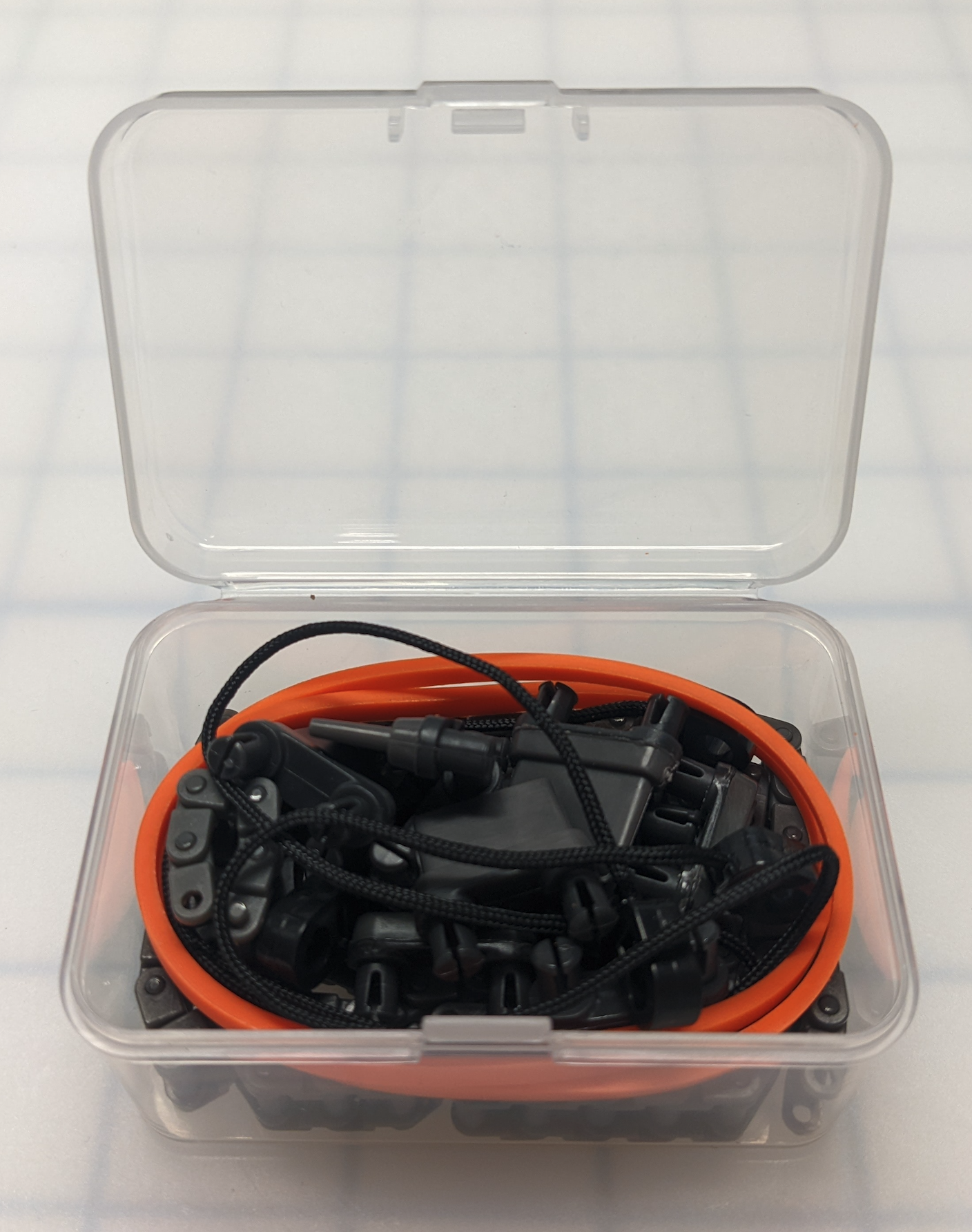 Opakowanie Jewel Case z dodatkowymi zespołami łańcuchów i ogniwami, ogniwami trakcyjnymi, klapami wlotowymi, linkami napinającymi 24X, gumkami i belkami Center Lock.