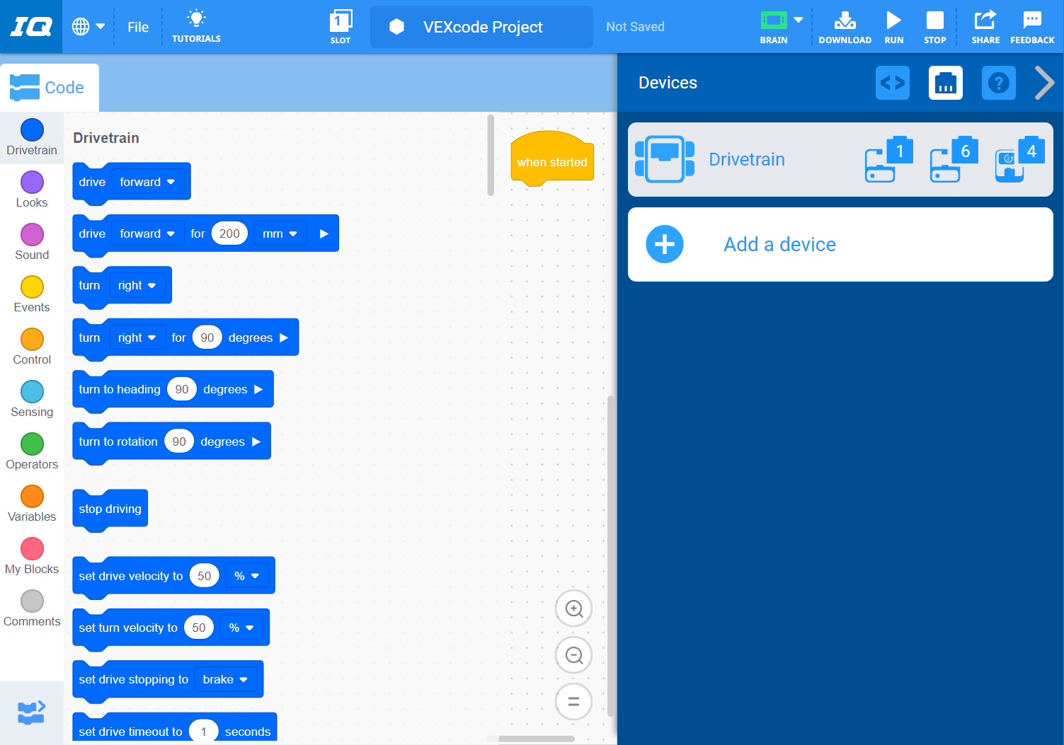 VEXcode IQ với menu Thiết bị mở sang một bên và hiển thị Hệ thống truyền động 2 động cơ được kết nối. Trong hộp công cụ, danh mục khối Truyền động hiện đã có sẵn.