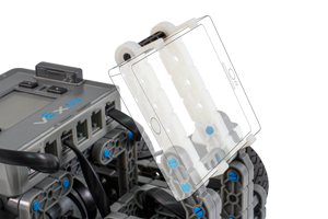 Robot IQ z niestandardowym, wydrukowanym w technologii 3D stojakiem na telefon komórkowy.