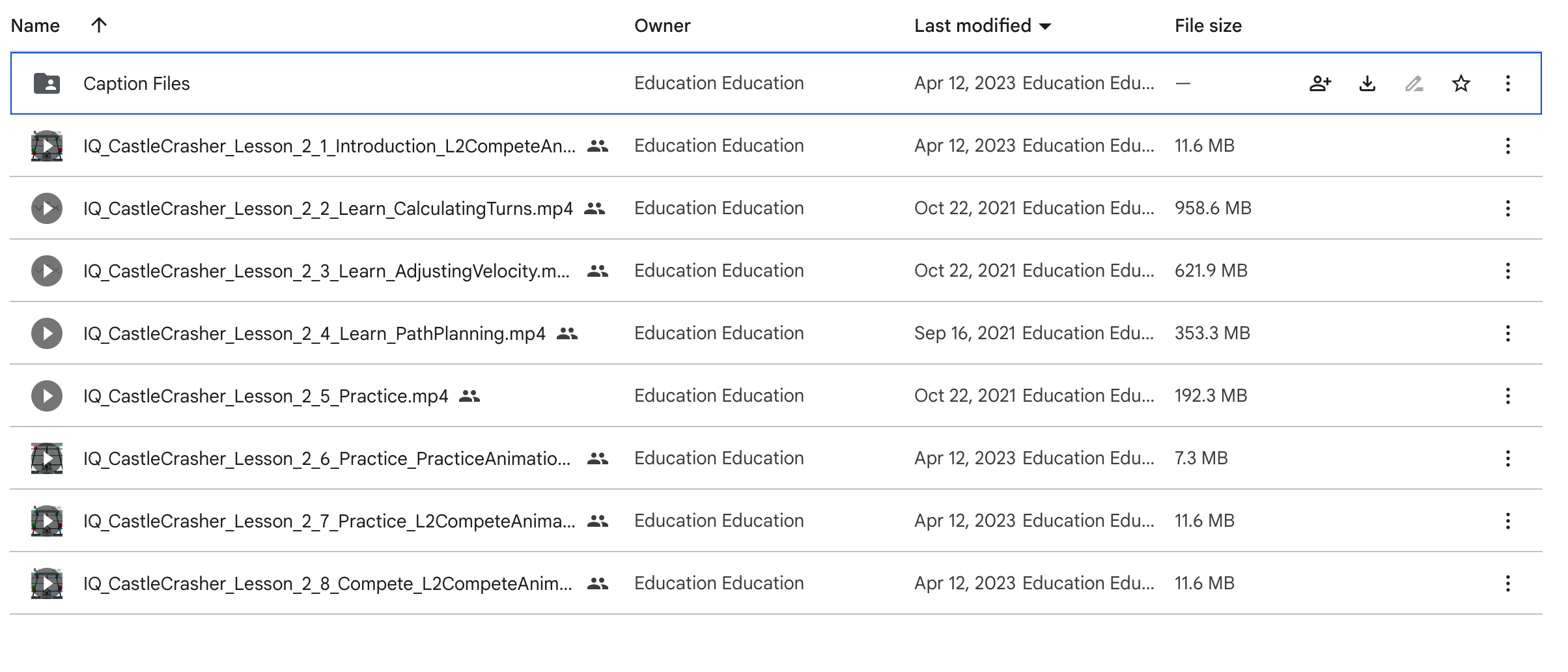 Carpeta de IQ Castle Crasher (2ª generación) Lección 2 Vídeos abiertos en Google Drive. Dentro hay archivos de video correspondientes a cada video en esa lección, y una carpeta de los archivos de subtítulos de la lección.