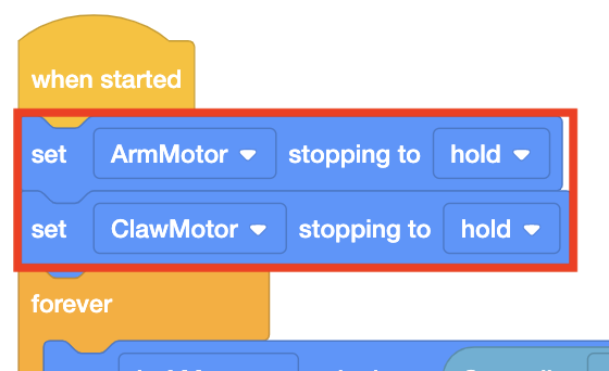 Gros plan sur la pile de blocs du projet VEXcode IQ Option 2. Deux blocs sont mis en évidence et se trouvent en dehors de la boucle Forever de la pile ; ils indiquent « set ArmMotor stopping to hold » et « set ClawMotor stopping to hold ».