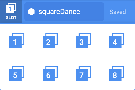 VEXcode IQ ar atvērtu nolaižamo izvēlni Slots. Izvēlnē ir pieejamas 8 vietas projektu lejupielādei smadzenēs.