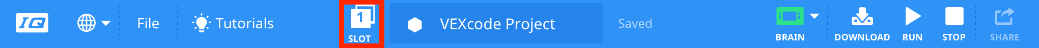Barra de herramientas VEXcode IQ con el icono de ranura resaltado entre los campos Tutorial y Nombre del proyecto.