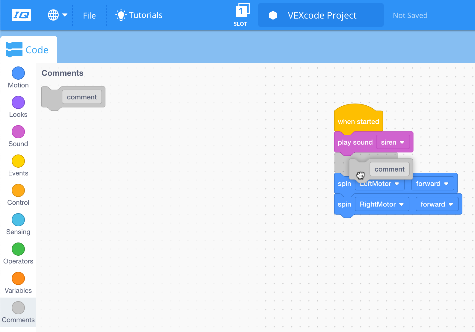 VEXcode IQ, Yorum bloğunun Araç Kutusu'ndan bir blok yığınına sürüklendiğini gösteren çalışma alanını engeller.