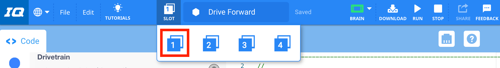スロット ドロップダウン メニューが開いた状態の VEXcode IQ。 Brain にプロジェクトをダウンロードするためのスロットは 4 つあり、最初のスロットが強調表示されています。