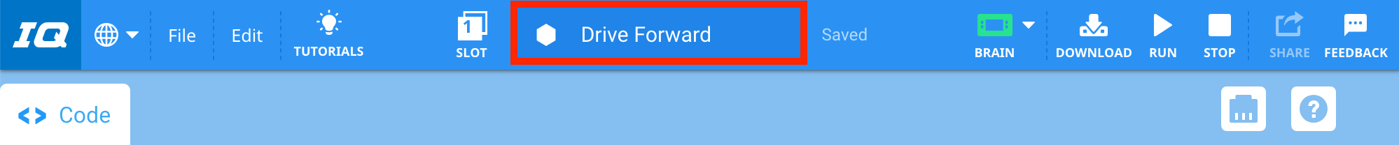 Bilah Alat VEXcode IQ dengan bidang nama proyek disorot dan diganti nama menjadi Drive Forward. Di sebelah kanan nama proyek terdapat label yang bertuliskan Tersimpan.