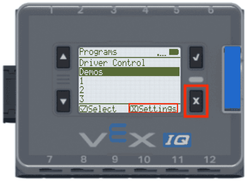 La pantalla del cerebro se muestra en el menú Programas. Un icono en la parte inferior de la pantalla indica que se puede presionar el botón X para cambiar al menú Configuración y este icono está resaltado.
