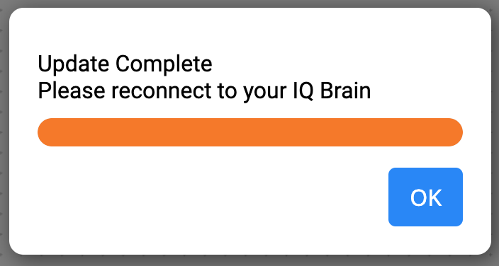 VEXcode IQ programmaparatūras atjaunināšanas uzvedne ar ziņojumu “Atjaunināšana pabeigta. Lūdzu, izveidojiet savienojumu ar IQ Brain”. Zemāk ir poga Labi.